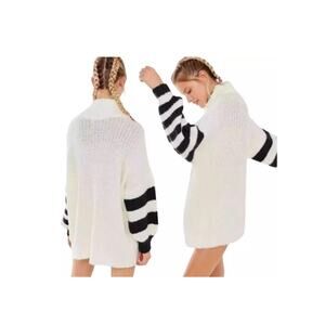 Urban Outfitters Women's Gemini Oversized Turtleneck Tunic Sweater Size S